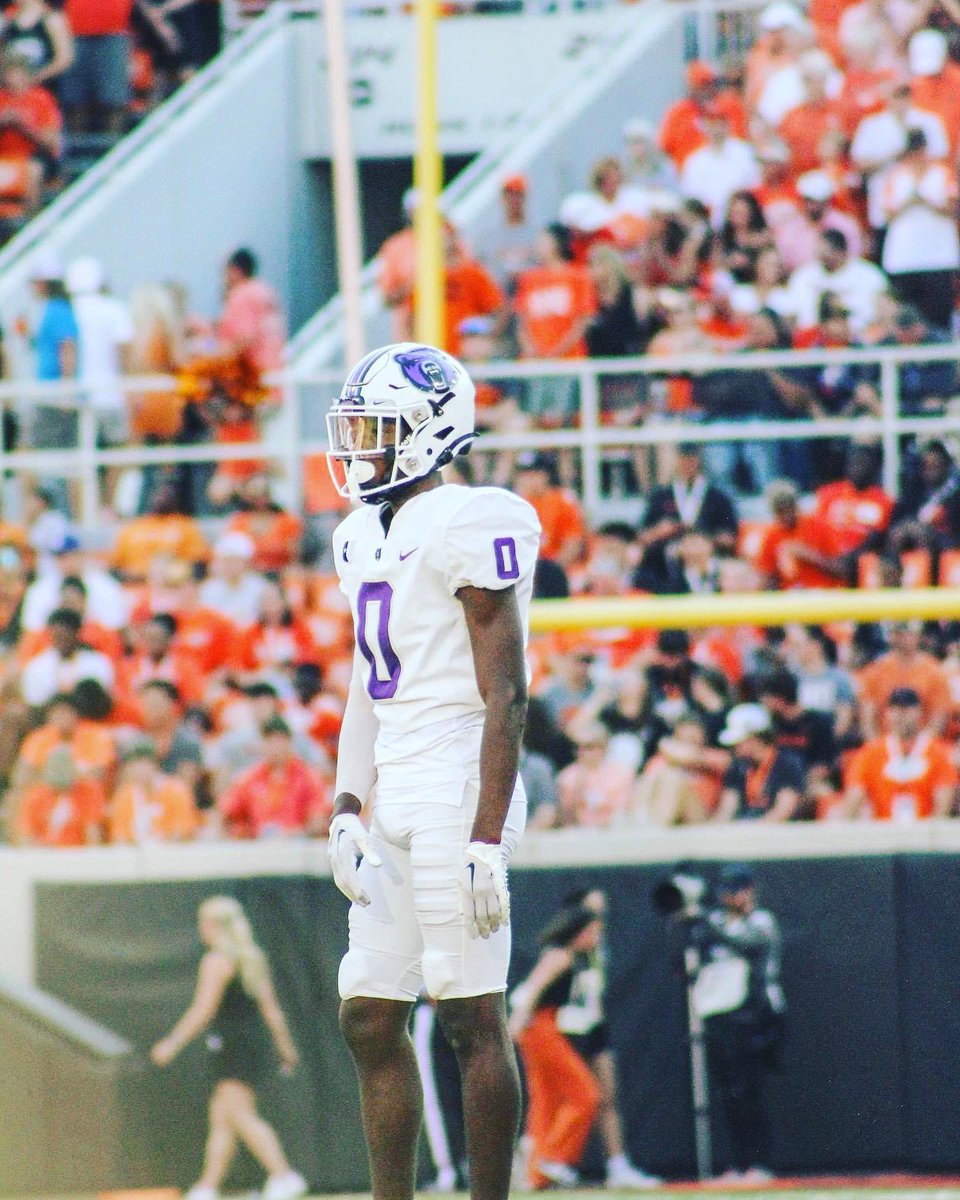 After a great conversation with <a href="/CoachKre/">Kre Trammell</a> I am blessed to have received a offer from the University of Central Arkansas!!💜🤍

#AGTG 
<a href="/JuCoFootballACE/">JuCo Football Forer</a> 
<a href="/JUCOFFrenzy/">JUCO Football Frenzy</a>