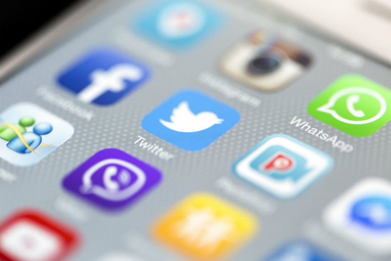 A California state judge overseeing claims that Meta, Snapchat and other social media companies cause mental health problems said that the platforms can't be considered products but the plaintiffs' negligence claims aren't barred by the First Amendment. law360.com/articles/17327…