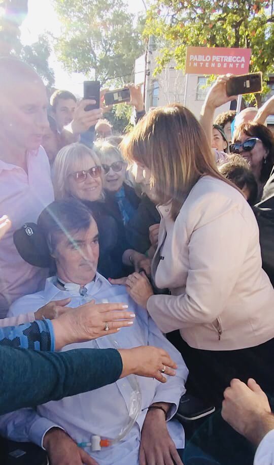 estebanbullrich's tweet photo. En Junín junto a @Nestorgrindetti, @mauriciomacri,@petreccapablo y gran equipo acompañando a @PatoBullrich en esta marcha por la Argentina. 
Tenemos una oportunidad histórica. Vamos a cumplir con el sueño de una Argentina libre, próspera y soberana. Es ahora y es para siempre. 🇦🇷 https://t.co/IIwKexnSzm