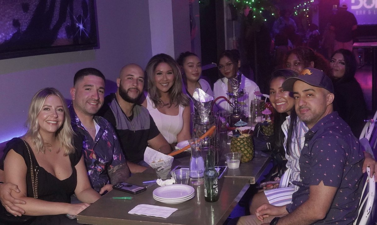 Dohabarlounge's tweet photo. See you Afterwork! Join us Best Afterwork Fridays 🍸
come on by for amazing drinks and food.
#happyhournyc #fridaynightnyc #fridaykitchennyc #fridayvibes #fridaynyc #uniquediningexperience #fridaynight #nyctiktok #nyceats #afterworkdrinks #afterworkvibes #afterworkdrinks🍸 https://t.co/2v7G7Au6L3