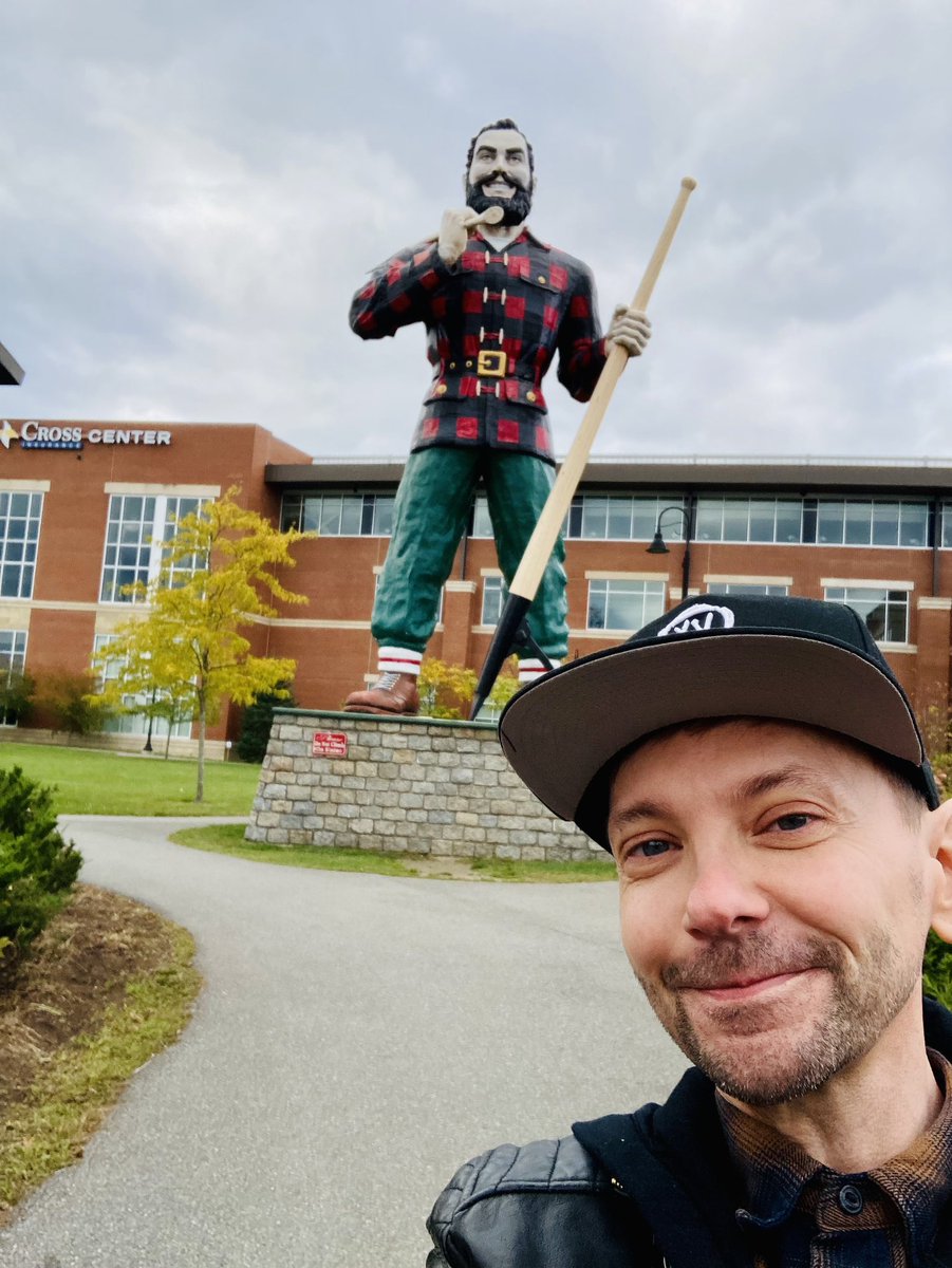 Hey Bangor, come see me and Paul Bunyan at the #BangorComicandToyCon at the Cross Insurance Center. I’m here today through Sunday. Allergic to shellfish so this might do me in. Puts an urgency on things, doesn’t it?