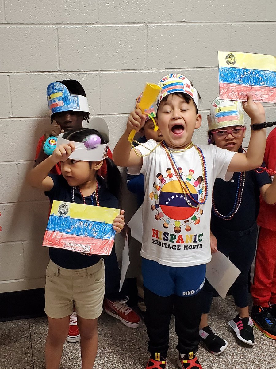 KBGeckos's tweet photo. KB represented Venezuela in Goodwin's Hispanic Heritage parade!! @CCSDConnects @WBGoodwinGators https://t.co/1AzUGcQYVw