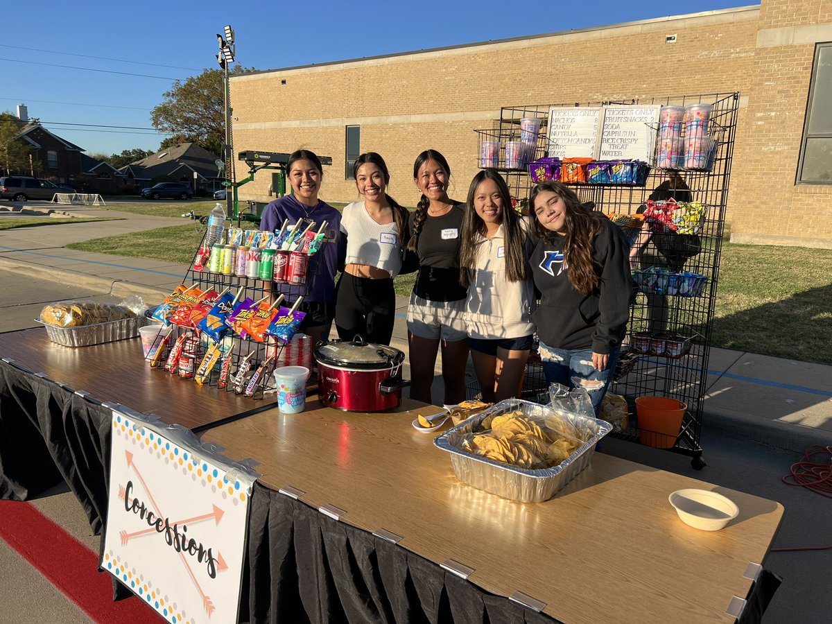 HebronHS_FCCLA's tweet photo. FCCLA volunteers at the Fall Festival  #fallfestival2023 #texasfccla #hebronnhs https://t.co/GsQDVPuDSK