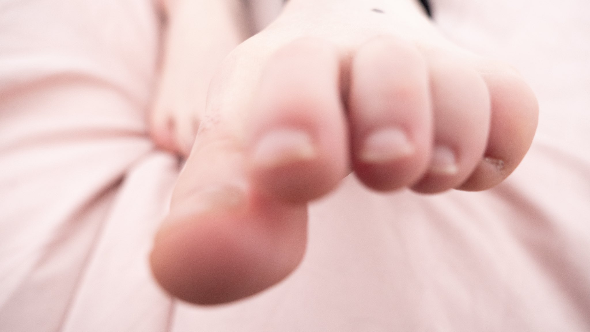 foot freaks like you deserve nothing more than a blurry picture of my perfectly tiny size 2 feet 🥰🥰 https://t.co/enwu3sOnzU