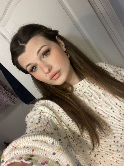 Have a gorgeous Friday night everyone ! https://t.co/HCdBQlEANn