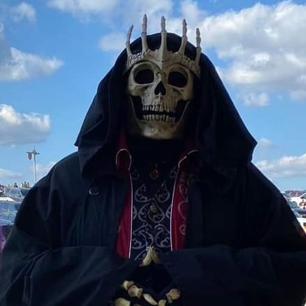 CommanderDB's tweet image. Not streaming tonight.  I is out to dinner atm.

Once I get back, it will be time for us to carch the latest episode of Loki.

He is my lich cosplay to tide you over til next time.