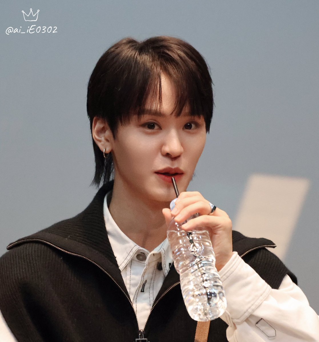 ai_iE0302's tweet photo. 231013  사운드웨이브　팬싸

🦉🥤
👉🏻🦉

#TAERAE #태래 
#템페스트 #TEMPEST https://t.co/kQLSd2LcNK