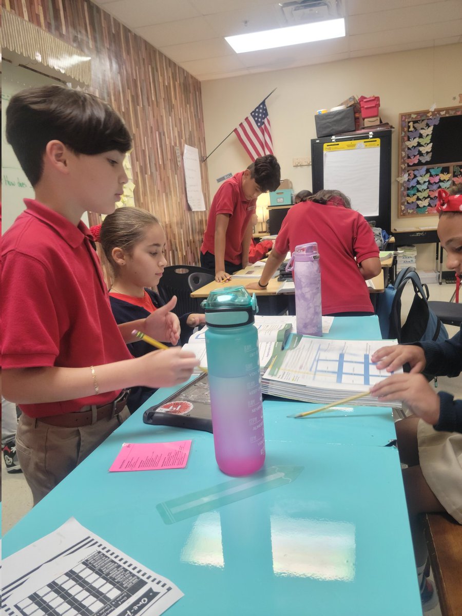 MrsYanson's tweet photo. I love when students teach each other! Connecting content vocabulary to text ideas. @HHCS_Hawks @AVID_All_Star @coach_hoag @NirvaniRamnath https://t.co/HCGUebvAOn