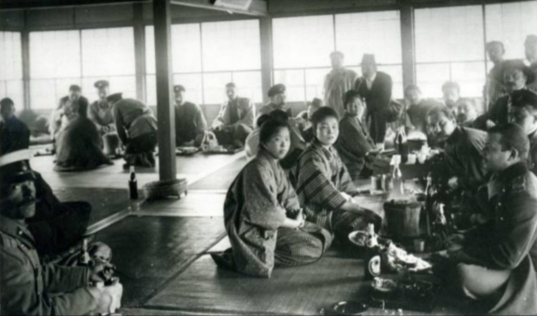 terimakasih0001's tweet photo. 松山でビールを飲みながら接待されるロシア人

実はこれ、日露戦争のロシア兵捕虜のみなさんです。

(◍•ᴗ•◍)🍶 https://t.co/0YlgYAQhdC
