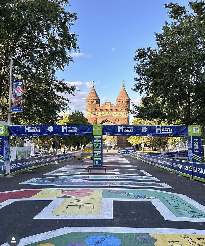 Team Achilles…made up of athletes from CT, NJ and MA…who’s ready to cross the iconic finish line tomorrow?  Your arch awaits! #runHartford 
#goachilles