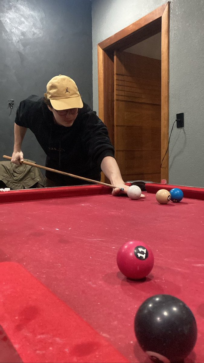 Gabrielorquidea's tweet photo. Jogando minhas bolinhas no buraco do pessoal!! Jogo insano joga y joga 🤣🤣⚕️👨🏼‍⚕️ https://t.co/AW40SO5D5H