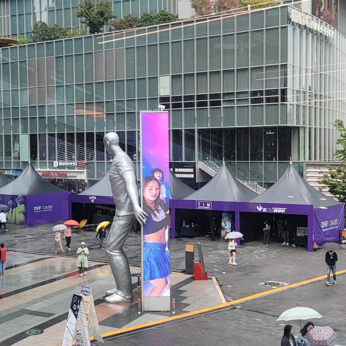 kimnao88's tweet image. Vr시사회 보고 체험부스"오마이걸 다계절"꼭 보세요 지호도 보고 7마이걸 완전체 완전 코앞에서 볼수있어요 🥹🥹심장폭행당하고 온vr콘서트 코앞에 옴둥이들이 심장박동수진정안되는중 11월cgv vr콘서트 보러갑시다
#ventax #vr콘서트 #kpopvr #걸스인원드랜드 #오마이걸 #이채연