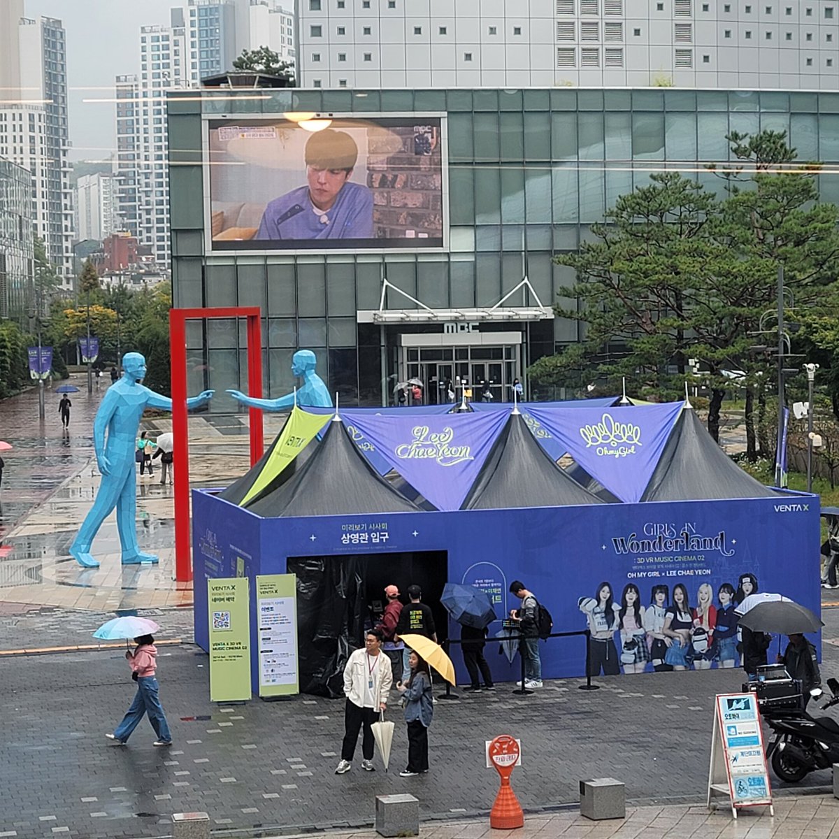 kimnao88's tweet image. Vr시사회 보고 체험부스"오마이걸 다계절"꼭 보세요 지호도 보고 7마이걸 완전체 완전 코앞에서 볼수있어요 🥹🥹심장폭행당하고 온vr콘서트 코앞에 옴둥이들이 심장박동수진정안되는중 11월cgv vr콘서트 보러갑시다
#ventax #vr콘서트 #kpopvr #걸스인원드랜드 #오마이걸 #이채연