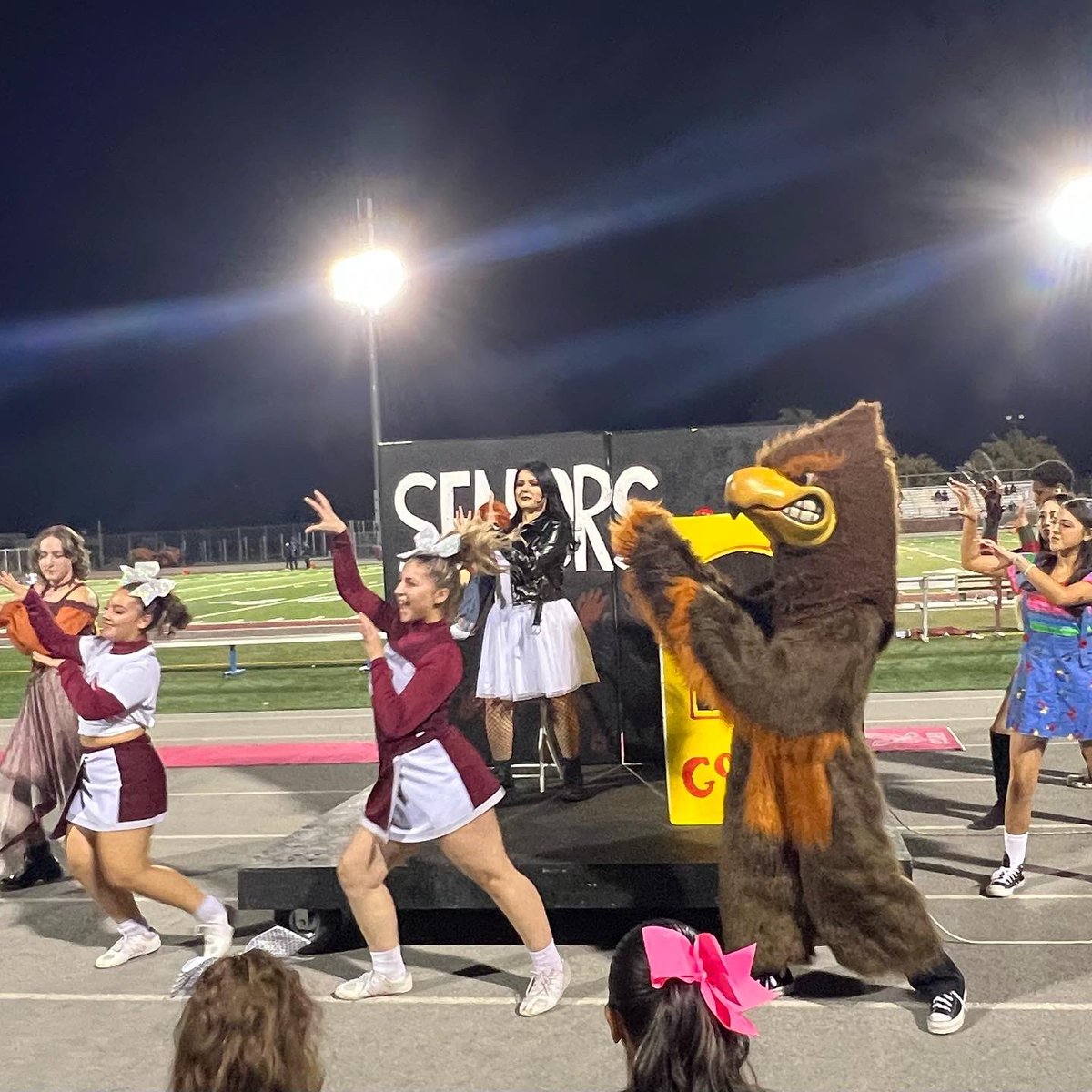 AthleticsNusd's tweet photo. It’s a ‘Spooky’ 👻Homecoming!! at Natomas HS - Nighthawks lead Valley 16-6 early in the 3rd 👏🏽👏🏽
#letsgonighthawks  #kingandqueen #princeandprincesses #jrnighthawksnighttoo 🙌🏽 #nusdstudentathletes @SOARingNHS @SacBee_JoeD @NMPecoraro @NatomasHS_Sport https://t.co/9LrnPeSfmW