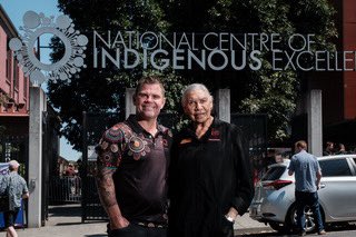 High hopes for the Yes vote in Redfern from Aunty Beryl, Sydney Lord Mayor Clover Moore and Sydney MP Alex Greenwich 📸Oscar Colman #Referendum #auspol