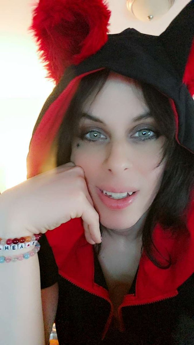 Just_HerProblem's tweet image. Fashionably late #spoptwtselfieday
Still feels unreal I started my journey 9months ago 💙🩷🤍🩷💙
🧡🩷🤍🌈