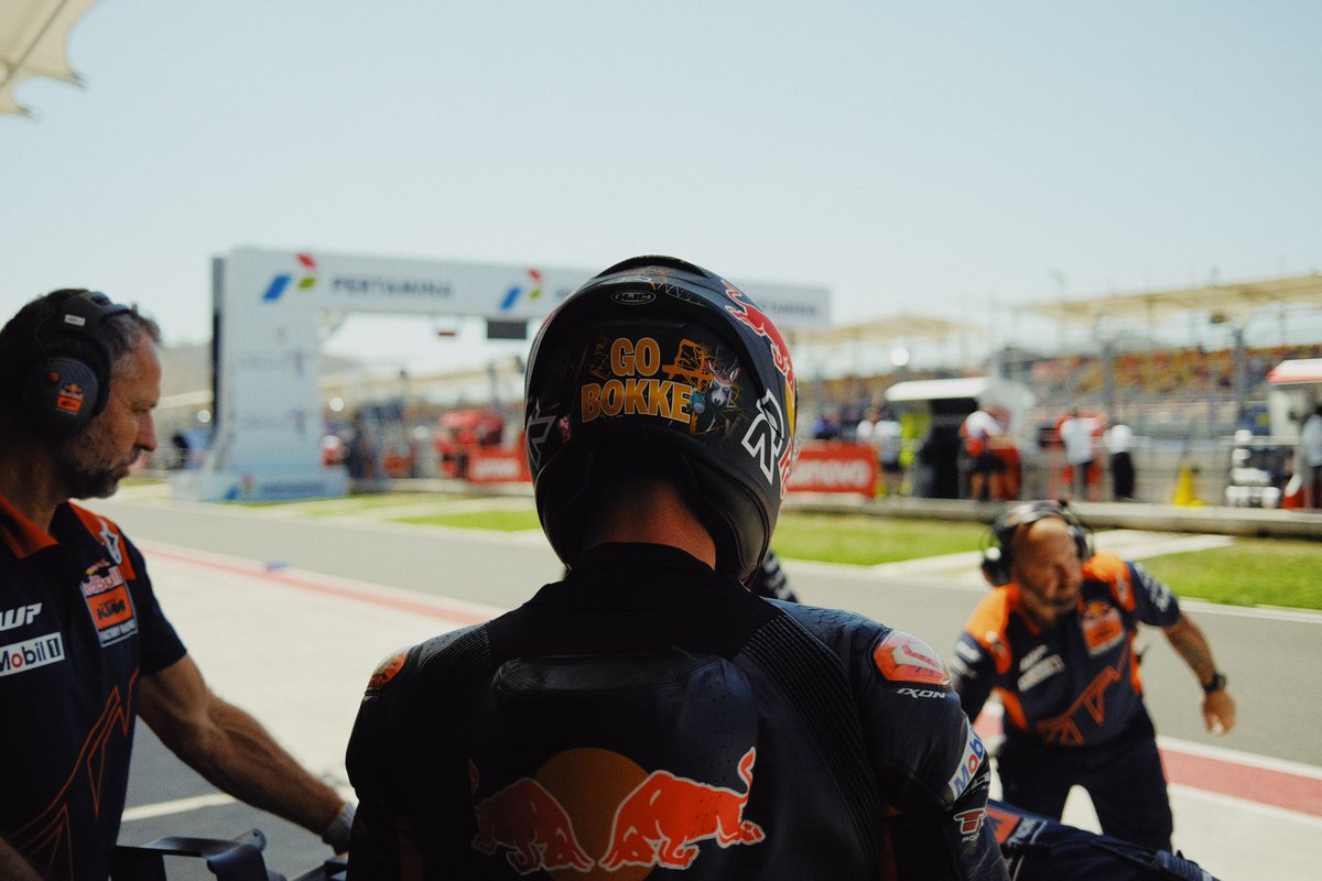 RED BULL KTM FACTORY RACING (@ktm_racing) on Twitter photo GO, BOKKE! 💪🇿🇦
Hey, <a href="/Springboks/">Springboks</a>! <a href="/BradBinder_33/">Brad Binder</a> is cheering you guys on from the #IndonesianGP! 🇮🇩
#KTM #ReadyToRace GO, BOKKE! 💪🇿🇦
Hey, <a href="/Springboks/">Springboks</a>! <a href="/BradBinder_33/">Brad Binder</a> is cheering you guys on from the #IndonesianGP! 🇮🇩
#KTM #ReadyToRace
