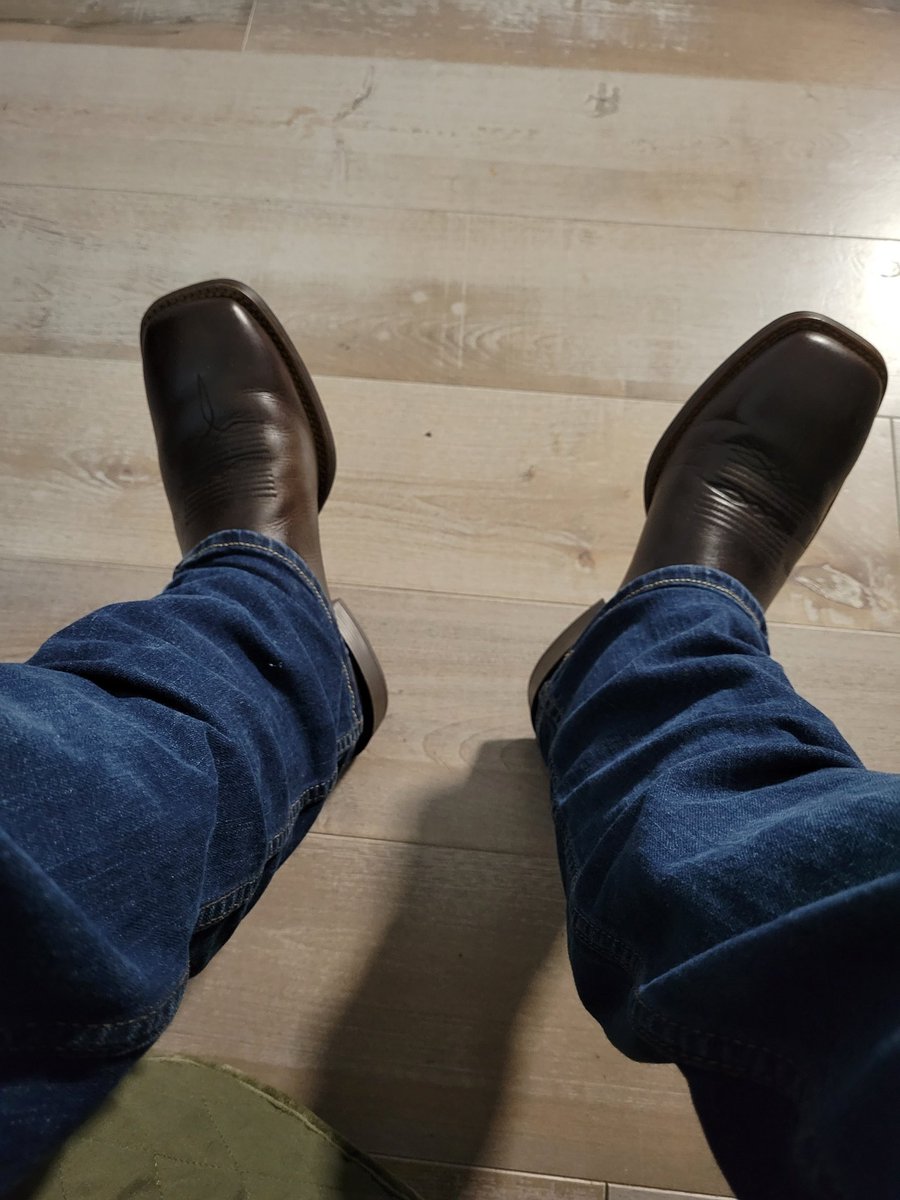 Grrenduran's tweet photo. @joshP1978 What a sexy pic wit those blue jeans https://t.co/c1GnkucwEo
