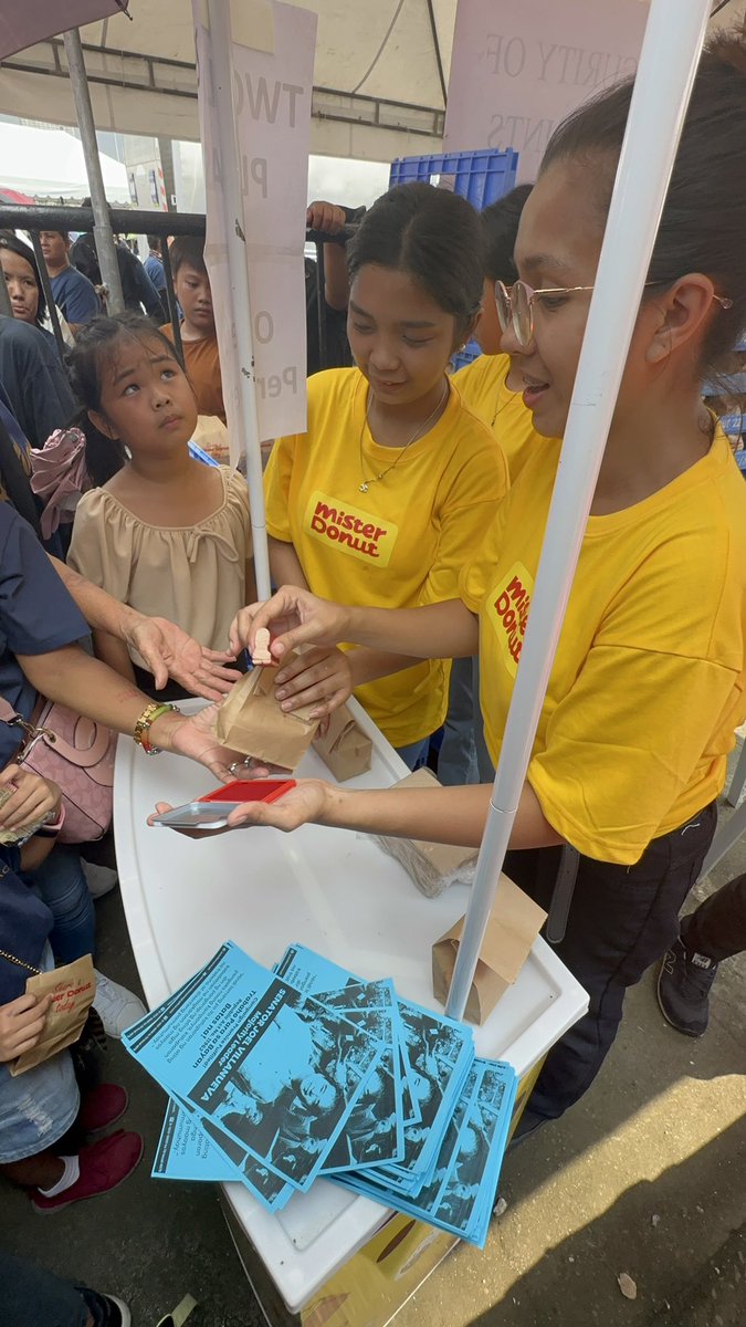 martinceralde's tweet photo. Thank you @senatorjoelv for the doughnuts!! 🍩  #JIL45 #IgniteRevival https://t.co/3d18r8OZ3A