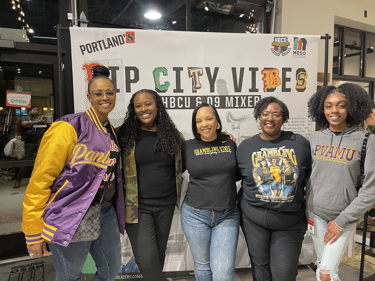 Sharon_PDX's tweet image. Representing the SWAC at tonight’s HBCU/D9 mixer. #pdx #gramfam #pvu
