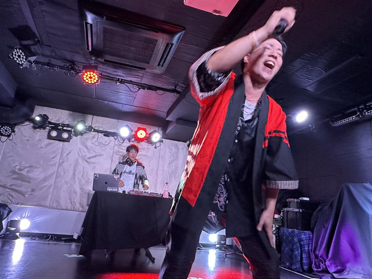 Yumi07012018's tweet image. #魂田ゆーふぃ

#ONEONEONE 2023.10.13

ライブハウスは久々でした✨
思い切りキラキラ輝ける場所⭐️
動き回って表現する全力のステージ🔥
めっちゃカッコよくて最高でした😊❤️

グループ時代の曲✨祭♡ハート
笑いまくり動きまくりめっちゃ楽しい😂
これはいいよ😄🙌🏻❣️

こちらは #10ripeee さんDJで☺️