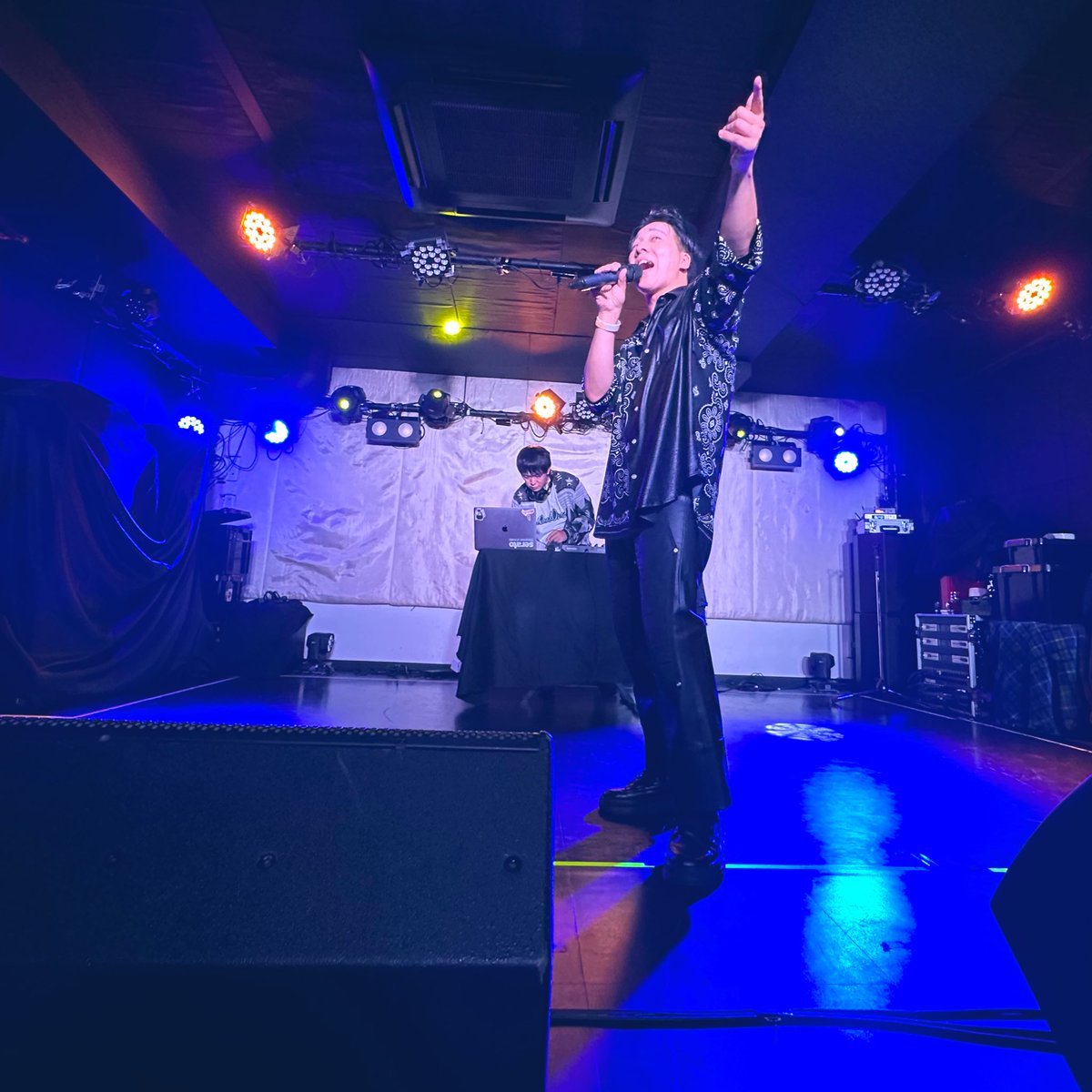 Yumi07012018's tweet image. #魂田ゆーふぃ

#ONEONEONE 2023.10.13

ライブハウスは久々でした✨
思い切りキラキラ輝ける場所⭐️
動き回って表現する全力のステージ🔥
めっちゃカッコよくて最高でした😊❤️

グループ時代の曲✨祭♡ハート
笑いまくり動きまくりめっちゃ楽しい😂
これはいいよ😄🙌🏻❣️

こちらは #10ripeee さんDJで☺️