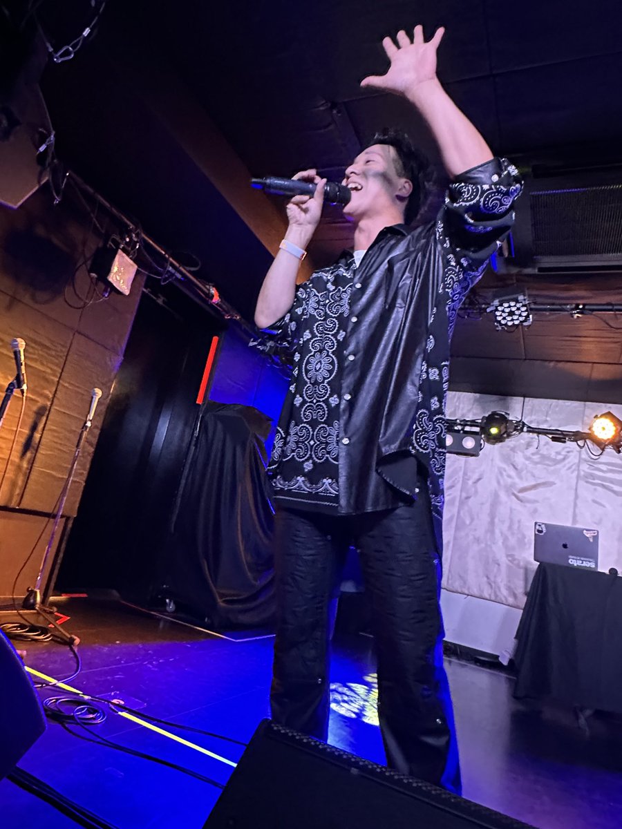 Yumi07012018's tweet image. #魂田ゆーふぃ

#ONEONEONE 2023.10.13

ライブハウスは久々でした✨
思い切りキラキラ輝ける場所⭐️
動き回って表現する全力のステージ🔥
めっちゃカッコよくて最高でした😊❤️

グループ時代の曲✨祭♡ハート
笑いまくり動きまくりめっちゃ楽しい😂
これはいいよ😄🙌🏻❣️

こちらは #10ripeee さんDJで☺️