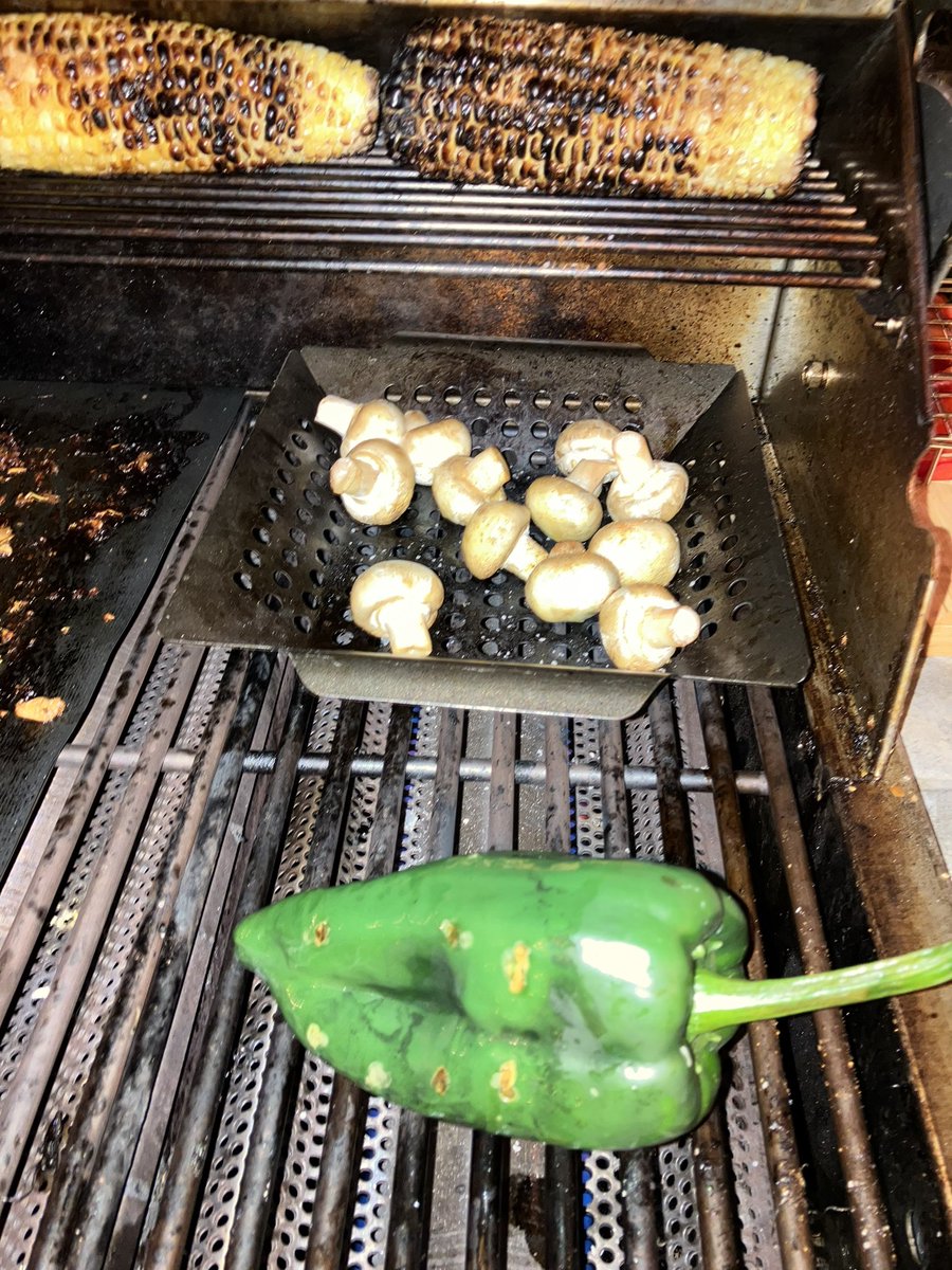 CharuThakar's tweet photo. Grilled some Poblanos and Corn 🌽! Then made Poblano pepper boats with roasted corn and queso fresco. Yummy. #grilling @nephchef #weekend https://t.co/qwq8otFh0m