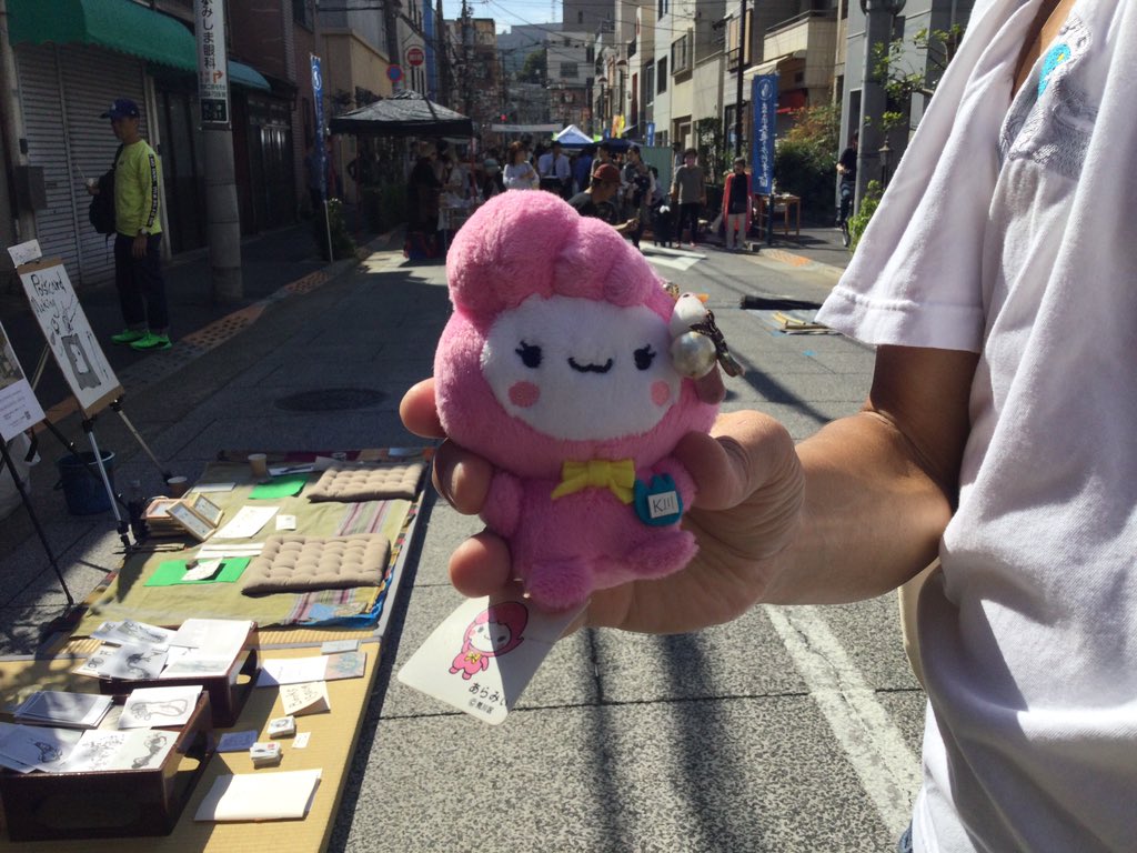 RAINBOWSEEDSJP's tweet photo. 相方のブースに可愛いお客様が来てくれました❣️
@happy_borboleta 

ポストカードワークショップ、ナント¥100也👀‼️ https://t.co/uvkC7pjYT1