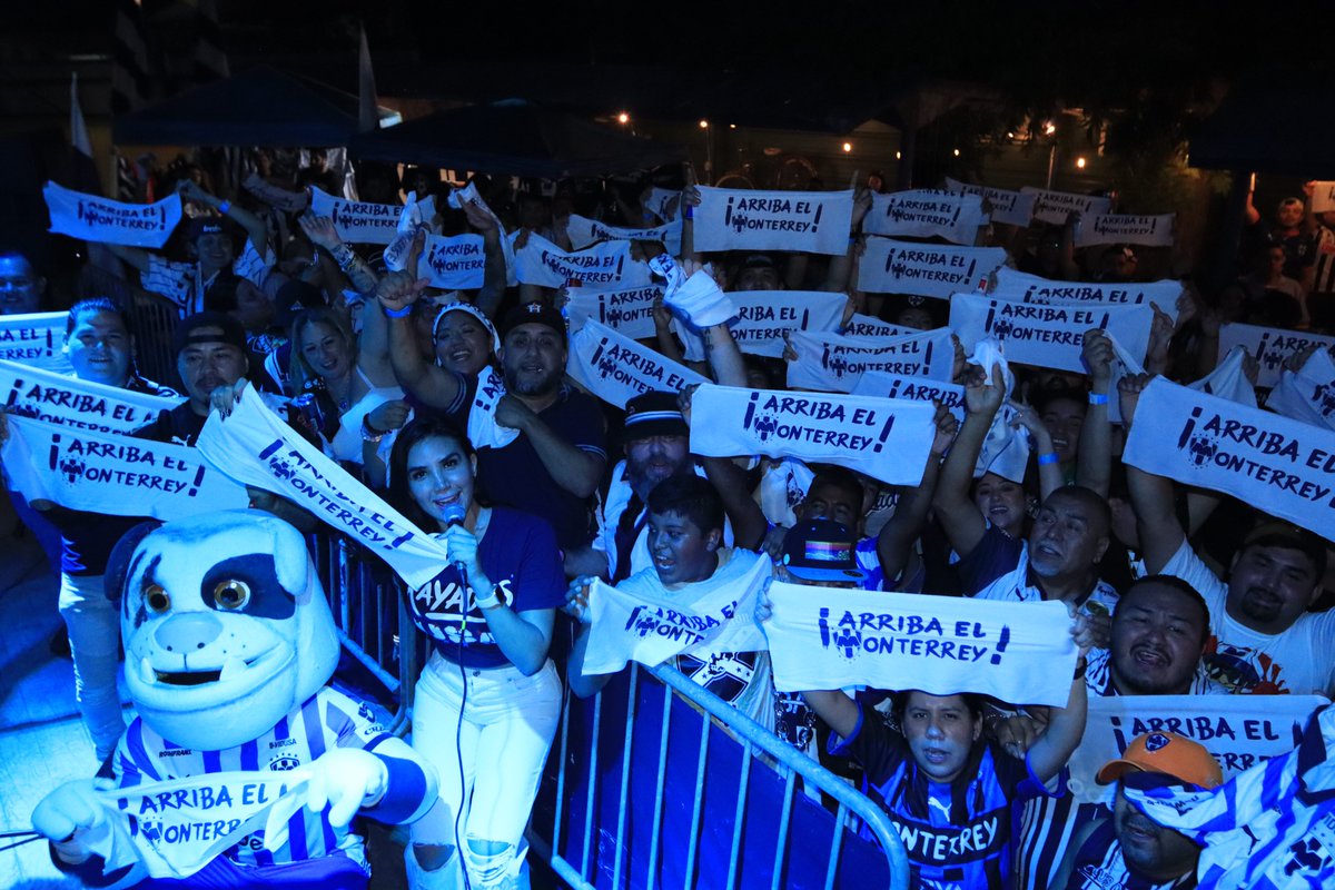 Rayados's tweet photo. ¡Se vivió un ambientazo en el #RayadosFest en Houston!Ⓜ️ ¡Se pintó de Azul y Blanco la ciudad!💙🤍
¡Gracias, #RayadosTexanos!🤠¡Mañana nos vemos en el estadio!🏟️💪🏼 https://t.co/bUyx7poBUc