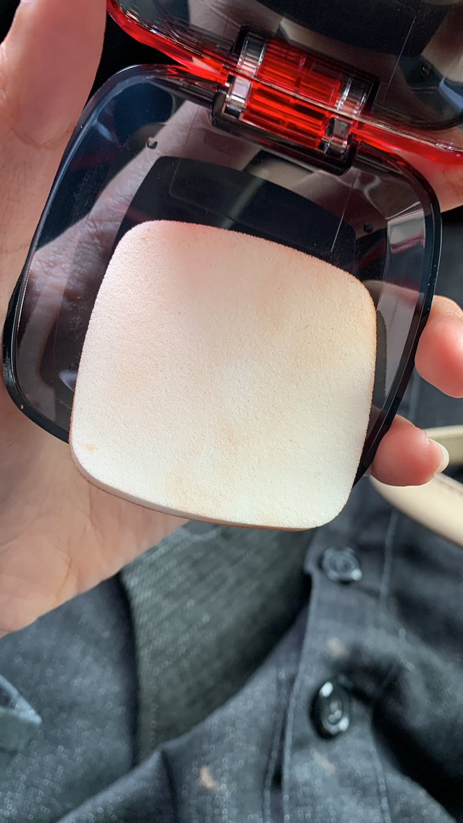 moumumbles's tweet image. ada yg mau barter shade Loreal Infallible 24H Freshwear Foundation Powder? ini shade 140 Golden Beige, literally br nyampe hari ini &amp;amp; br bgt gue pake barusan trs kegelapan di gue🥹😩😩 pls hit me up yg mau barter sm shade lain atau mau beli. gue kasih harga 120k deh