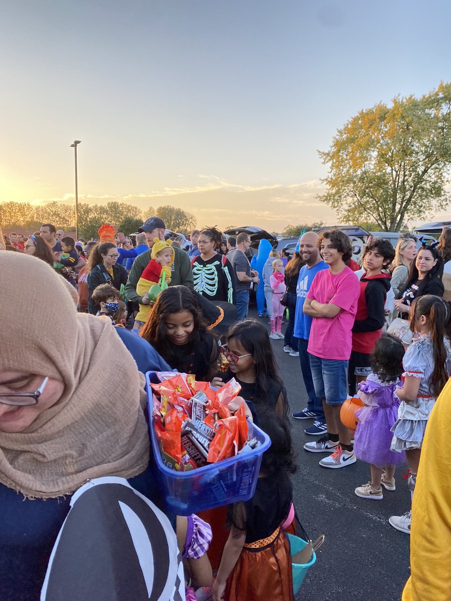 Wendy Cushnie (@cushnieconnect) on Twitter photo It was a beautiful night for Monster Mash! We’re you able to visit our trunk to see your teachers and their monster. Feel our monsters brain, teeth and nails. Did you get to pet our monsters frogs, toads and bugs? <a href="/BNLC_HCSD/">Britton Norwich Learning Campus</a> It was a beautiful night for Monster Mash! We’re you able to visit our trunk to see your teachers and their monster. Feel our monsters brain, teeth and nails. Did you get to pet our monsters frogs, toads and bugs? <a href="/BNLC_HCSD/">Britton Norwich Learning Campus</a>