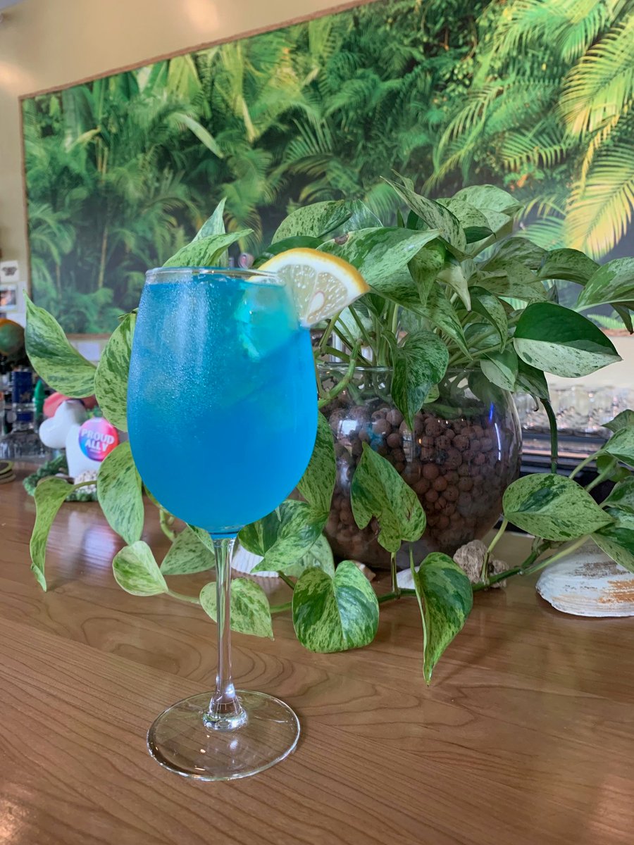 Don't forget to stop by The Green House tonight on your way home from the fest!

UNFOCUS AFTER PARTY. 10pm to midnight.

Ft cocktail: Blue Beams - blue raspberry lemonade

Have a nightcap and recap day one! $1 off drinks for festival passholders plus complimentary desserts!

21+