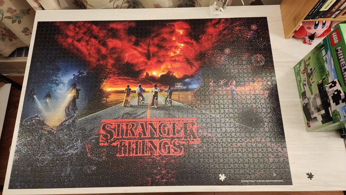 Emerwytch's tweet photo. @buffalopuzzler my last puzzle piece doesn't fit the last spot, also the box doesn't seem to have a lot # so I can't fill out the missing piece form!? https://t.co/4c9KhneQ9s