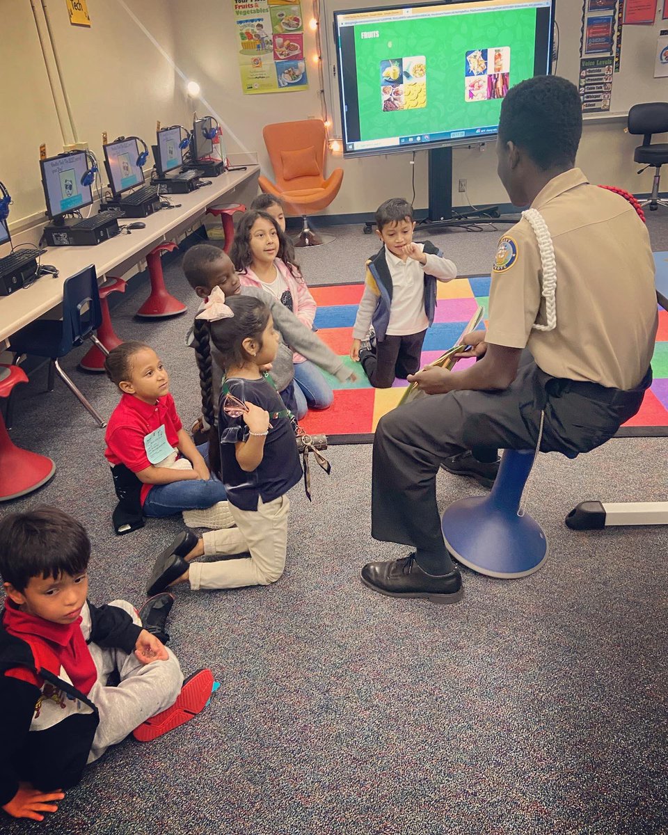 coach_zachary's tweet photo. AVID takes on Alief Best Elementary for #greekweek They read to the littles and many told me they can’t wait to go back! #AVID #collegeandcareer @AVID4College
@Best_Bulldogs https://t.co/Gm19TWPeYp