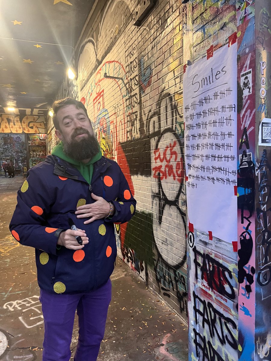 Only in ⁦<a href="/AnnArbor/">Destination Ann Arbor</a>⁩ - an artist capturing smiles on the street :))))