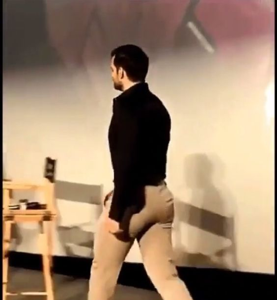 heroesbutt's tweet photo. henry cavill as superman https://t.co/IsvrjplCV8