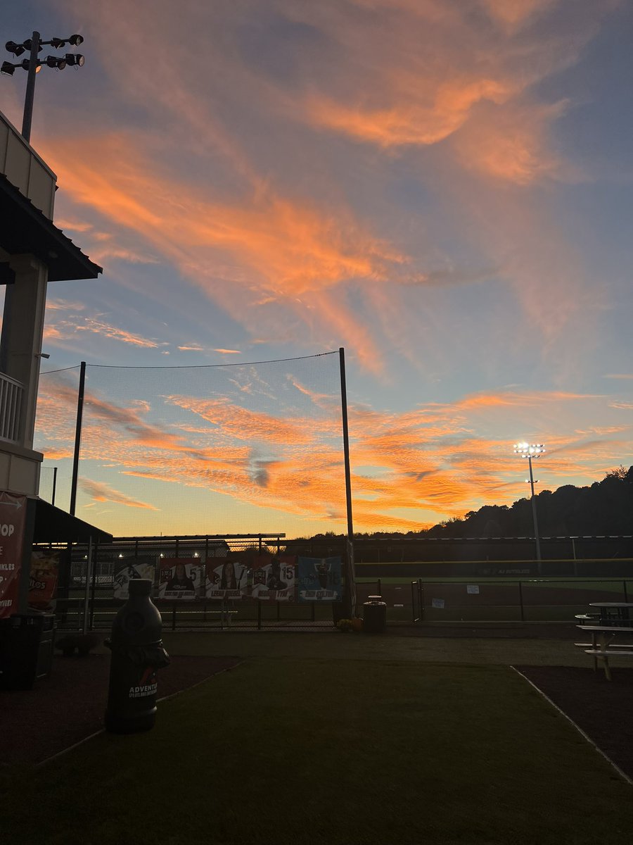Coach_Zig_Zeger's tweet photo. Ballfields and sunsets. Are there a better combo? #coachlife #beautiful #njsunset https://t.co/PzjAKi6ZzJ