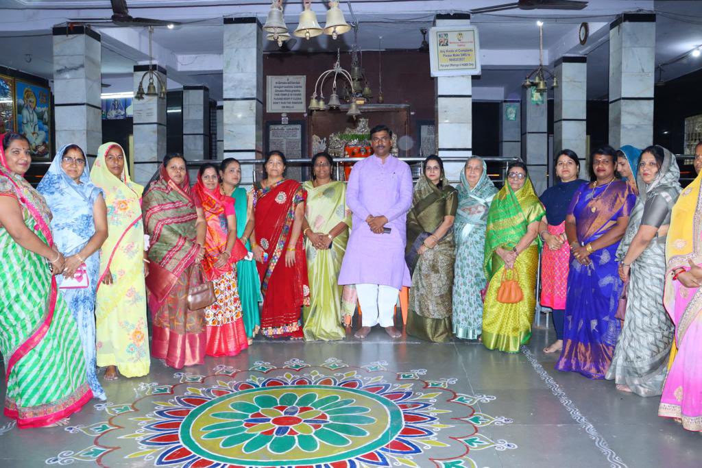 NavneetSinghoff's tweet photo. आज मल्काजगिरी के श्री संकट विमोचन हनुमान मंदिर कोलानी अलवाल सिकंदराबाद में “ ऐतिहासिक नारीशक्ति वंदन बिल (महिला आरक्षण बिल) 2023 पारित होने के उपलक्ष्य में आयोजित महिला सम्मान कार्यक्रम में सम्मिलित हुआ । https://t.co/vNV599OHcU