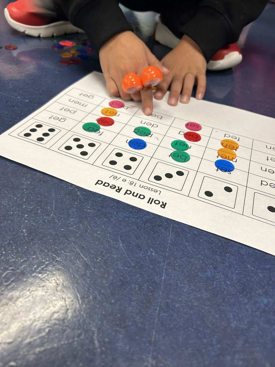HaleycMiller's tweet photo. Using our Sound Hopper to help us decode words. We love @UFLiteracy resources! https://t.co/rjVQ50yQEq