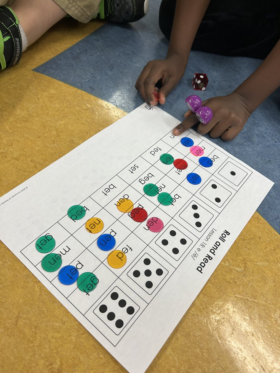 HaleycMiller's tweet photo. Using our Sound Hopper to help us decode words. We love @UFLiteracy resources! https://t.co/rjVQ50yQEq