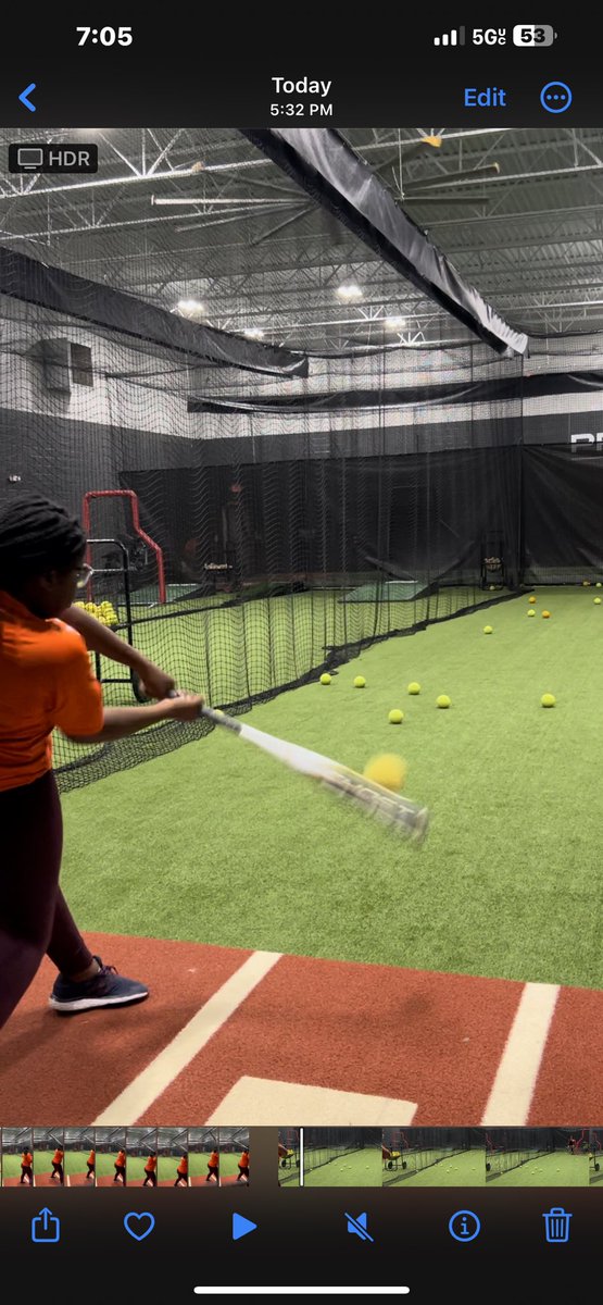 Kyndall_Jones4's tweet image. Getting some swings in before our tournament tomorrow 💪🏾🥎💜🧡 #unitysoftball