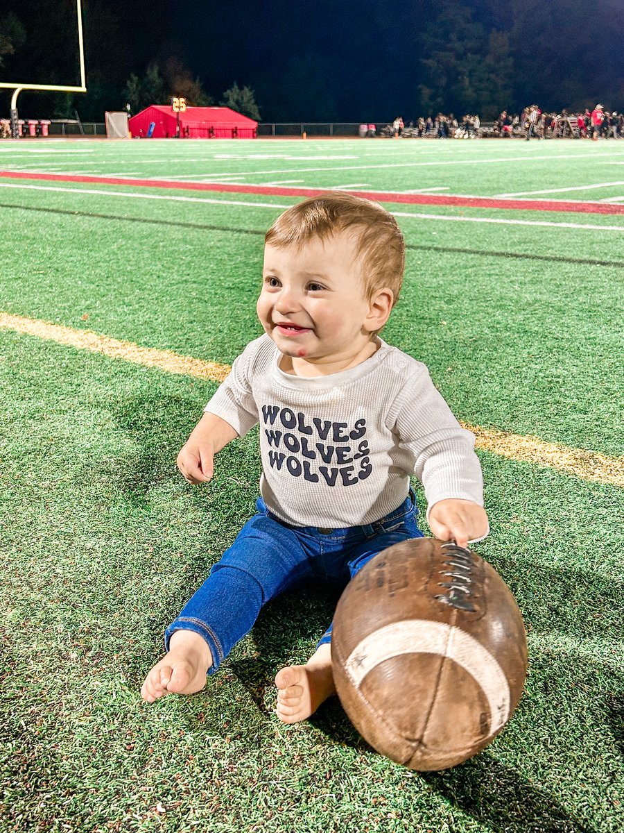 ScienceWithMrsH's tweet photo. FNL 🏈💙🩶 #GoWolves https://t.co/pj6V6oX8zq
