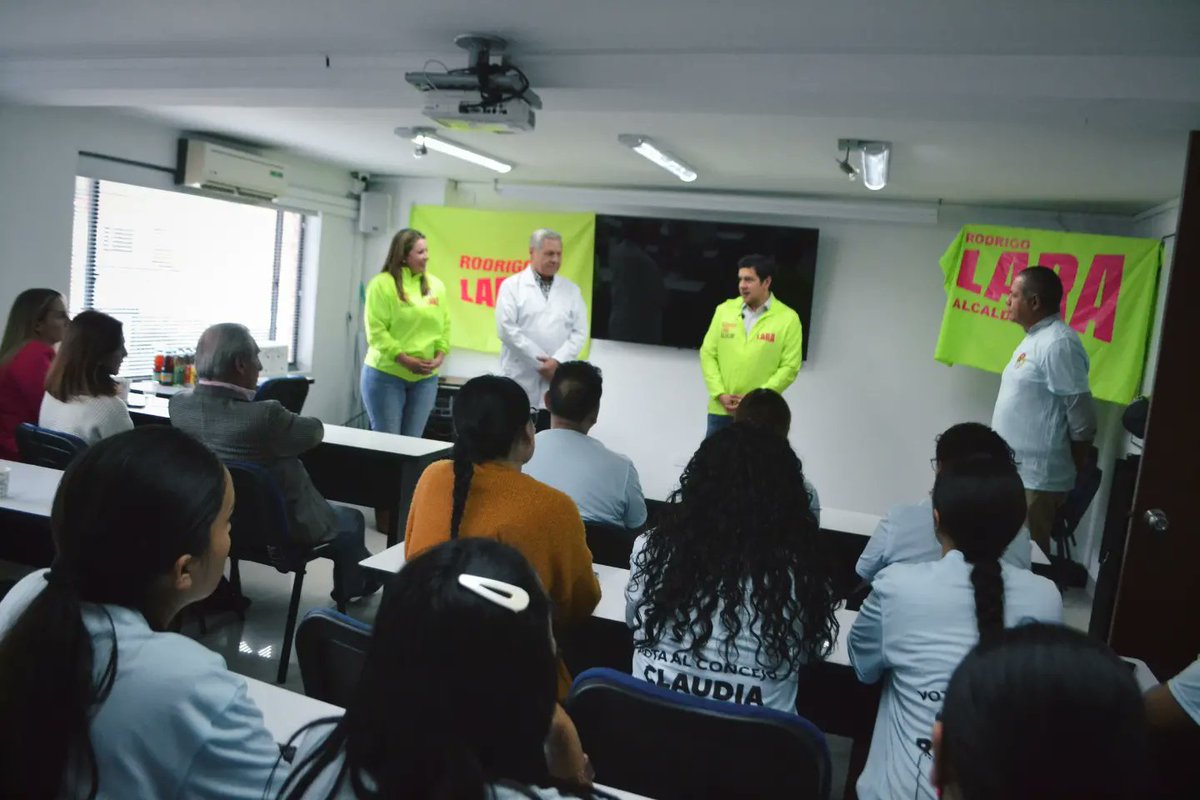 SoyClauRodri3's tweet photo. ¡Hoy junto a nuestro futuro alcalde @Rodrigo_Lara_ visitamos IMETI, una empresa líder en implantes dentales a nivel nacional! Un gran ejemplo de cómo la tecnología y el emprendimiento pueden mejorar la calidad de vida en Bogotá. #Lara3 #BogotáSíSePuede https://t.co/tRjMQlWiid