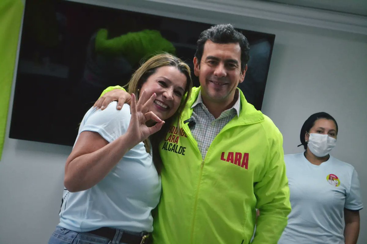 SoyClauRodri3's tweet photo. ¡Hoy junto a nuestro futuro alcalde @Rodrigo_Lara_ visitamos IMETI, una empresa líder en implantes dentales a nivel nacional! Un gran ejemplo de cómo la tecnología y el emprendimiento pueden mejorar la calidad de vida en Bogotá. #Lara3 #BogotáSíSePuede https://t.co/tRjMQlWiid