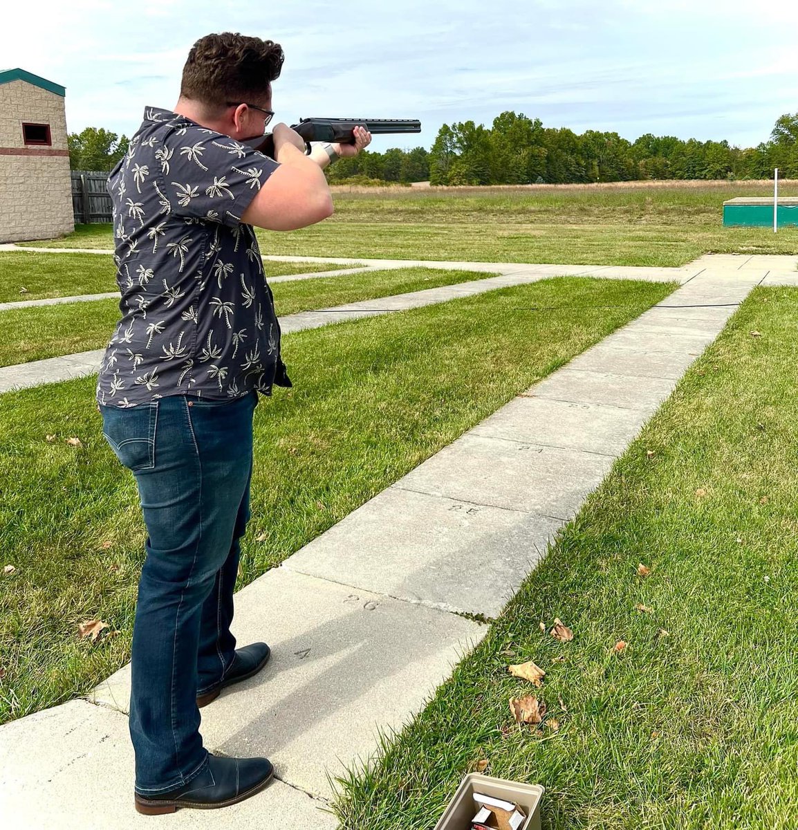 McClellandShane's tweet image. Decided our next culinary adventure is going to be duck. And since it’s coming up on duck season, we thought we’d try our hand at bagging a few ourselves.

First step in our ~2 week crash course is shooting skeet.

Went well considering I haven’t shot anything in nearly 20 years.