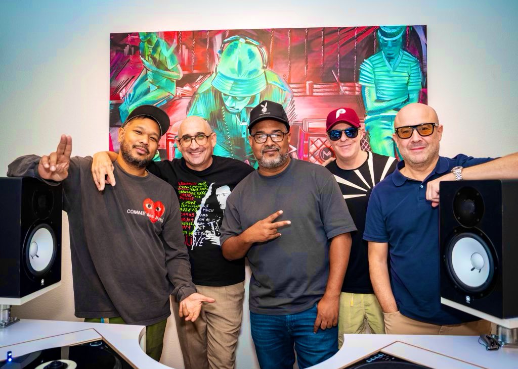 An OG crew of quality, taste and skill gather in the booth at the new MAC/Playback offices (aka Playback MAC) alongside fabulous Las Vegas Blvd. From left: @DJBonics @eddiemaclv @SkillzVa @DjMightyMi @SheckyGreen @PlaybackProdigy @MAC_agencyLV