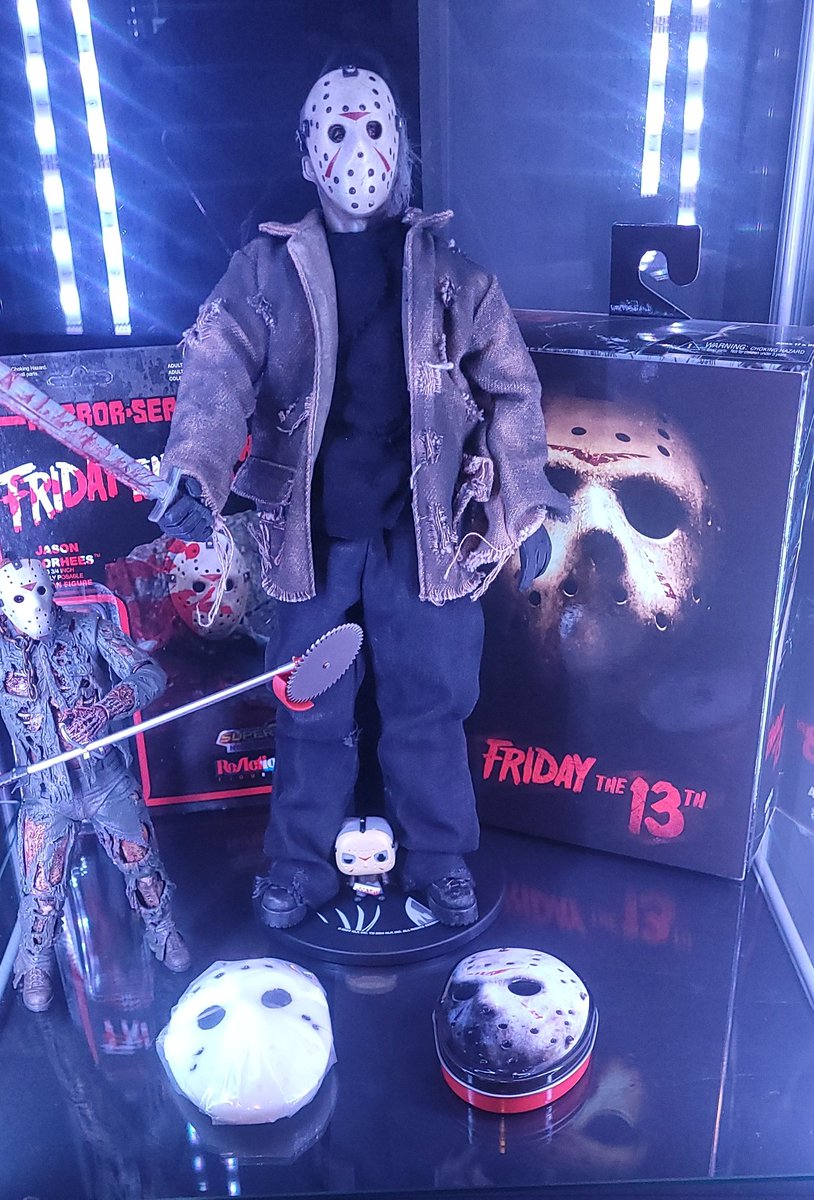 Gonna end today with Mcfarlane and a favorite of mine Sideshow( Jason vs. Freddy)! 
#Friday13th #JasonVoorhees #Mcfarlane #Sideshowcollectibles