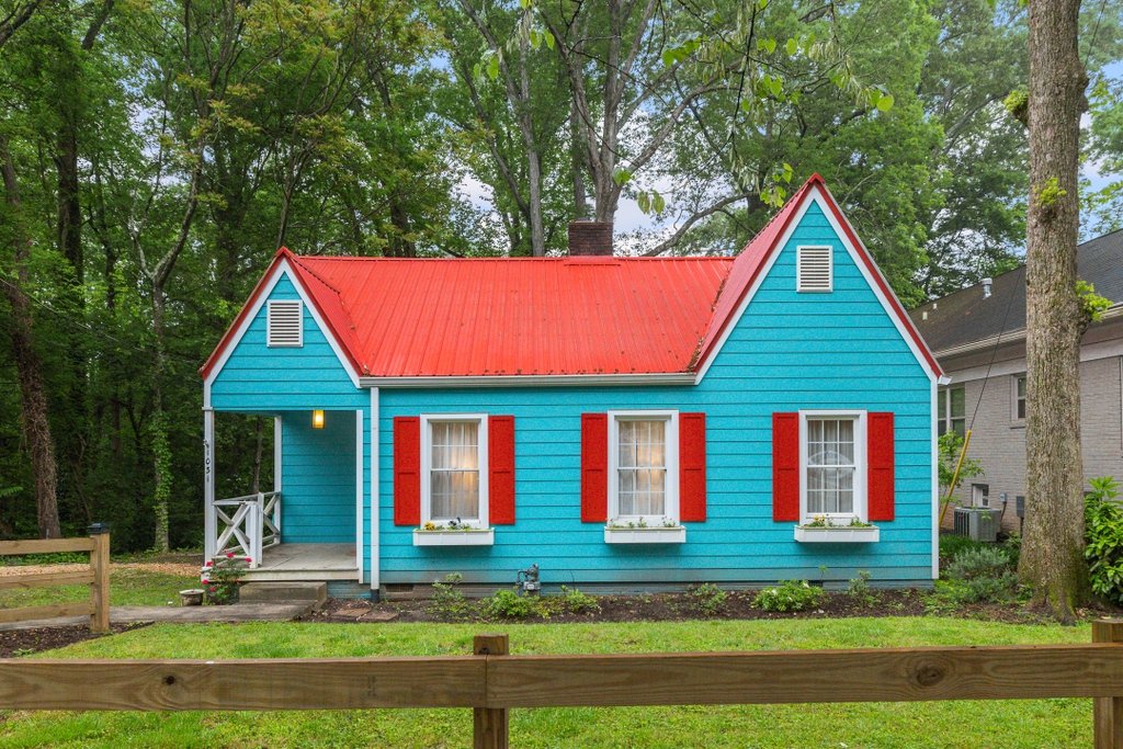 CarlDavisMD2's tweet image. 🏡 Under Contract! 🎉 

#JustSold #GlenwoodPark #NewHomeowners #RealEstateSuccess #DreamHome #CharmingHome #ExcitingNews #Teamwork #MakingDreamsComeTrue DIYHome HomeMakeover InteriorDesign #furniture #skoon #Wales  
Original: atlantajen