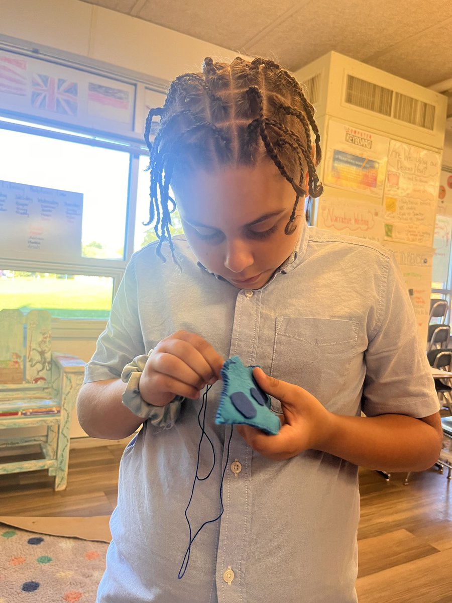 ArtBinghamElem1's tweet photo. So proud of these #binghambluejays 5th grade. They are learning to sew! 🧵🪡It’s been challenging for some but all are persevering! Makes this art teachers heart happy! ❤️🧡💛💚💙💜 https://t.co/FcehSL120V